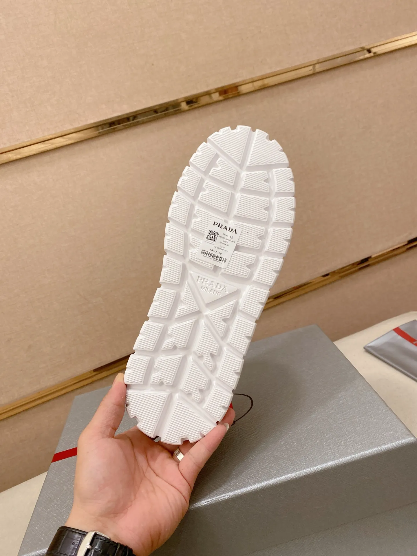 Men's shoes 💰 580💰 ✔️✔️✔️High version High-quality new PRADA (Prada) counters are launched simultaneously, new men's shoes, 😘fabrics are selected from first-layer cowhide fabrics. Lining: Imported cowhide leather lining. 👍🏿High-end☄️Open-molded non-slip rubber outsole, exquisite lines, simple and elegant, comfortable and high-end for leisure travel. Code number: 38 to 45